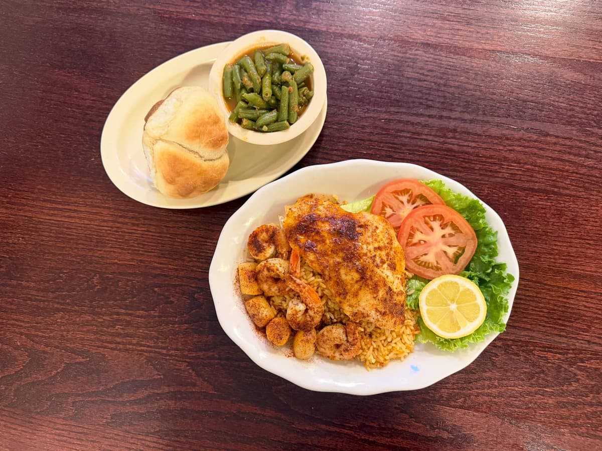 Fisherman's platter from above, with a side of green beans and a hot roll